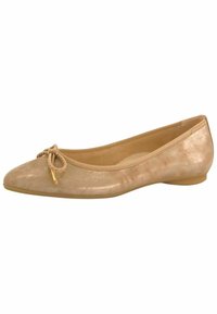 Ballerine in pelle metallica beige, con punta rotonda, sottile dettaglio a fiocco nella parte anteriore e suola in gomma flessibile.