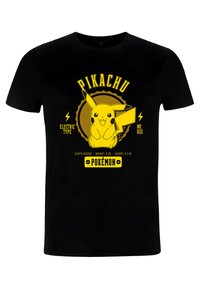 Schwarzes T-Shirt mit einem gelben Grafikdesign von Pikachu, begleitet von Blitzen, Text, der seinen elektrischen Typ beschreibt, sowie Pokémon-Statistiken.