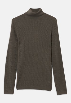 Brun strikket høyhalset genser med lange ermer, med ribbestruktur og en tettsittende design.
