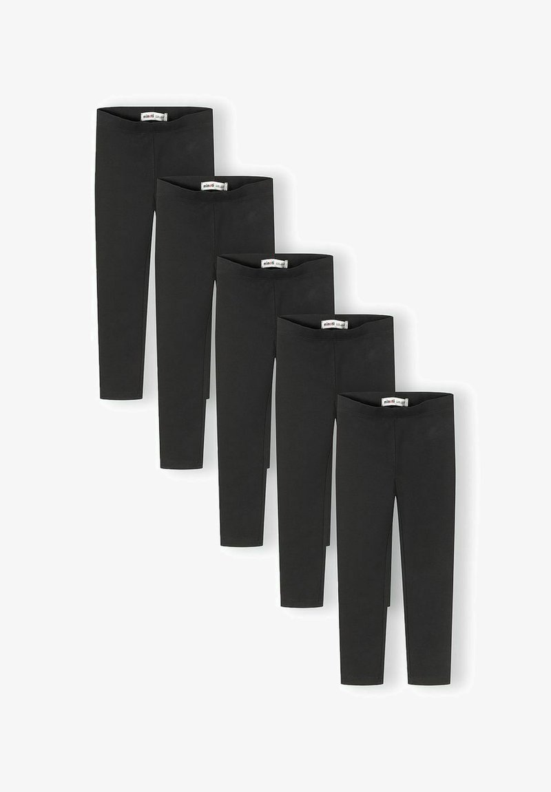 Cinq paires de leggings noirs disposées en diagonale descendante sur un fond blanc.