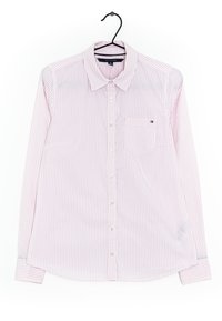 Långärmad skjorta i ljusrosa med vita vertikala ränder, knäppning fram, klassisk krage, en bröstficka och logodetalj på fickan.