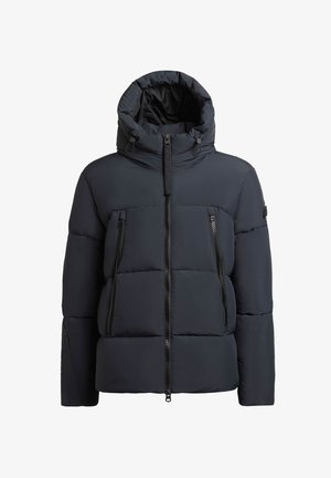 Jūras spēku pūkains mētelis ar augstu apkakli, vairākiem kabatām ar rāvējslēdzējiem priekšā un gludu, struktūru virsmu. Iespējams, ka tas ir ar kapuci.