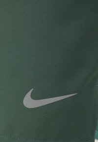 Nike Performance CHALLENGER - Calções desportivos - vintage green/bicoastal/black/reflective silver