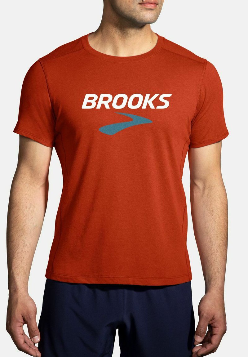 Brooks DISTANCE SHORT SLEEVE TShirt print htr red clay brooks logo