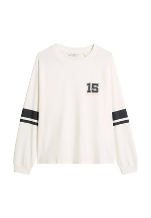 Weißes Langarm-Sweatshirt mit der schwarzen Zahl "15" auf der Brust, versehen mit schwarzen Streifen an den Ärmeln und einem lockeren Schnitt.