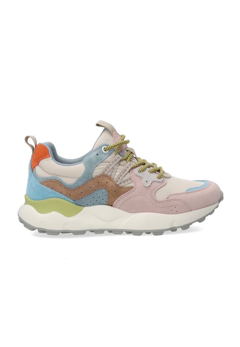 Sneaker mit einem pastellfarbenen Farbschema, das rosa, blau, braune und grüne Akzente aufweist. Hergestellt aus Leder und Wildleder; strukturiert mit sichtbaren Nähten.