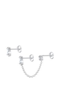 Pendientes de plata con piedras preciosas transparentes, conectados por una delicada cadena; diseño geométrico con superficies pulidas y cierres seguros.