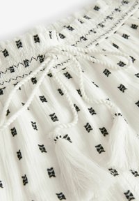 REGULAR FIT- EMBROIDERED WITH ELASTICATED WAIST - Šortky - white