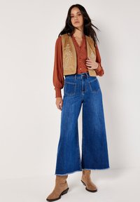 Apricot RUFFLE NECK TEXTURED  - Overhemdblouse - rust