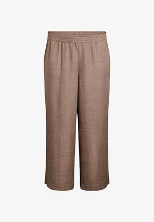 Brązowe, luźno tkane spodnie z elastycznym pasem i szerokimi nogawkami, sięgające tuż nad kostkę. Minimalistyczny design bez widocznych wzorów.