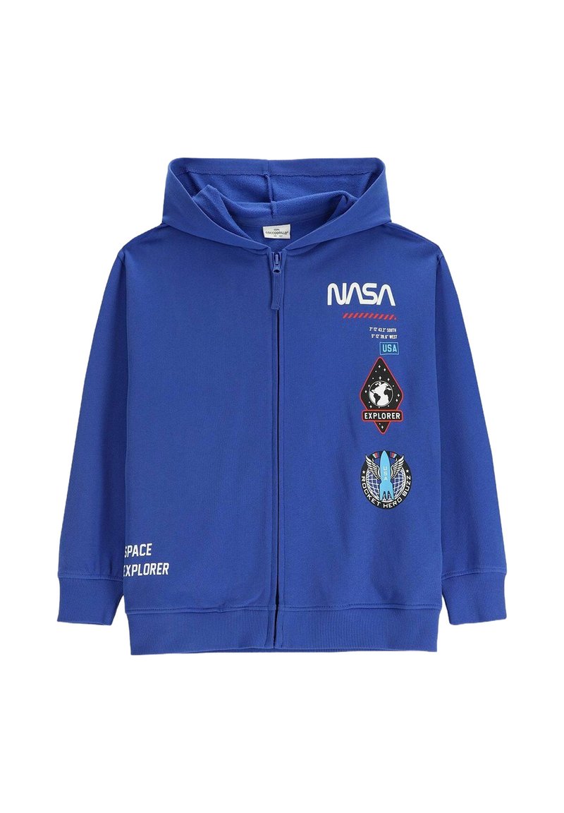 Niebieska bluza z kapturem na zamek wykonana z miękkiego materiału. Na froncie logo NASA oraz trzy naszywki, w tym globus i rakieta, z białymi akcentami tekstowymi.