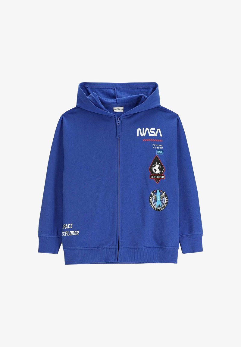 Niebieska bluza z kapturem na zamek wykonana z miękkiego materiału. Na froncie logo NASA oraz trzy naszywki, w tym globus i rakieta, z białymi akcentami tekstowymi.