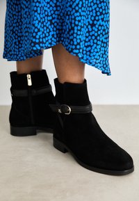 Tommy Hilfiger Botines - black