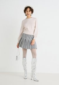 Thumbnail Image 3