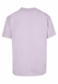 T-skjorte med korte ermer i lyse lavendel bomull, med rund hals og avslappet passform. Glatt tekstur med ensartet design.