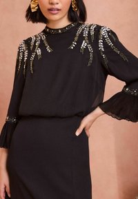 Love & Roses PETITE  - Maksimekko - black