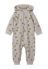 Beige Overall mit Reißverschluss vorn, mit einem Bienenmuster in Gelb und Schwarz. Es hat eine Kapuze und Bündchen und besteht aus weichem Baumwollmaterial.