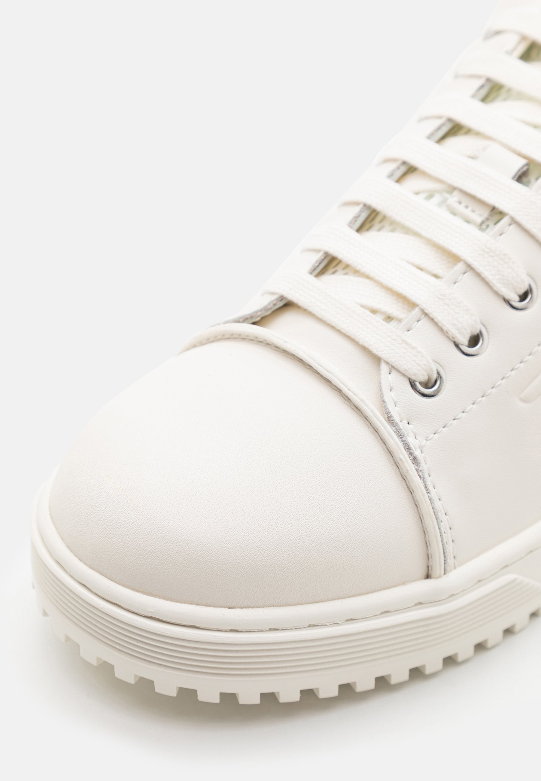 Emporio Armani Trainers - off white 