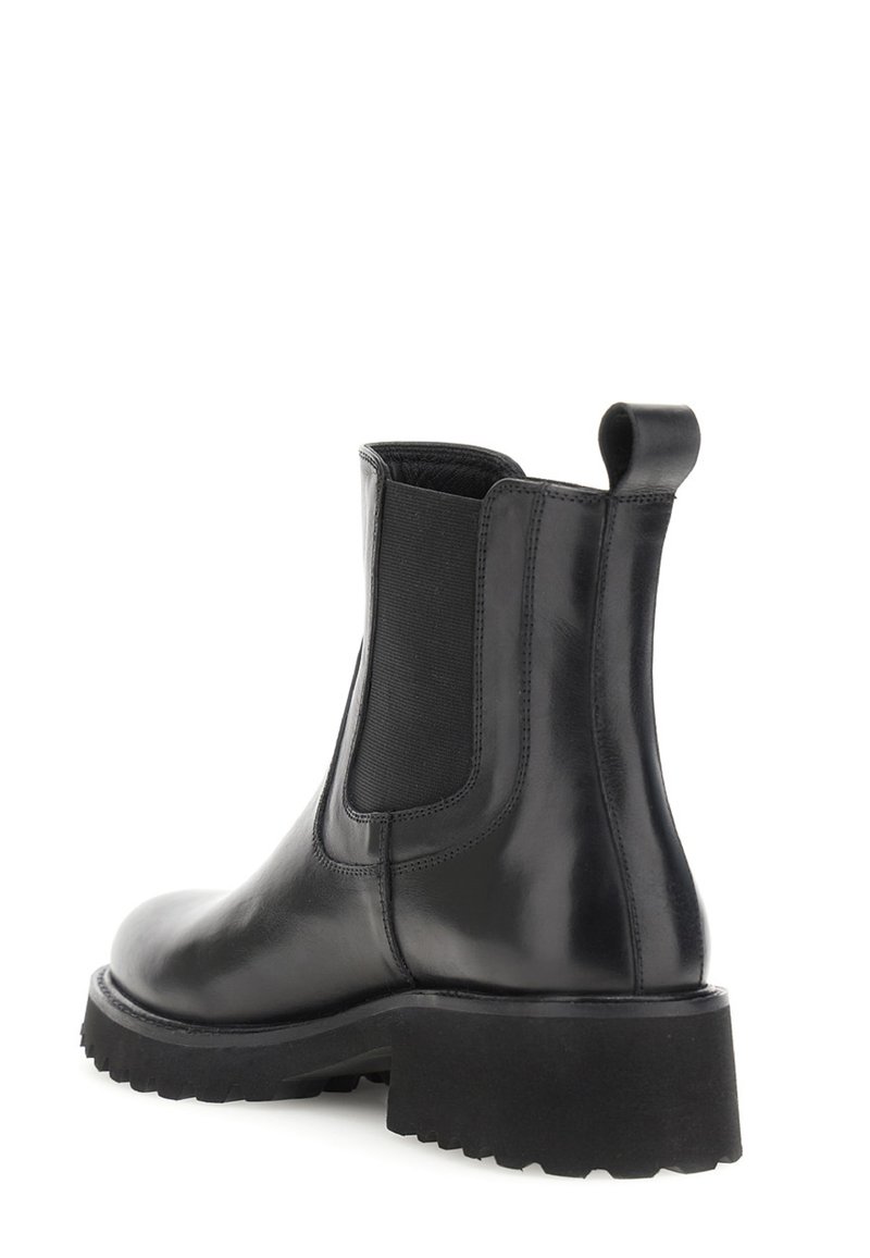 Stivale alla caviglia in pelle nera con finitura liscia, pannelli laterali elastici e suola in gomma spessa con battistrada testurizzato. Include un inserto sul retro per facilitare l'indossamento.