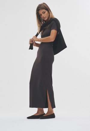 THE SET, REGULAR FIT- 3 PACK SHORT SLEEVE MIDI - Džersejové šaty - black/chocolate/charcoal