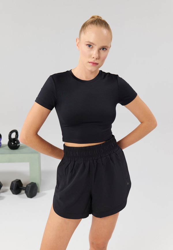 FITTED CROPPED SPORTS TOP - Basic T-shirt