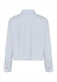 Lichtblauwe cropped blouse met een standaardkraag, lange mouwen met knoopmanchetten en een gladde, gestructureerde stof.