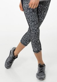 Under Armour 3/4 sportbroek - black