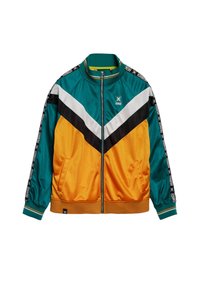 Satinsportjacka med teal-, orange- och svart chevrondesign, hög krage, framdragkedja och märkesaccenter på ärmarna.