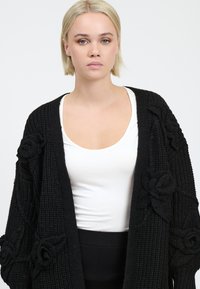 INFLUENCER FLOWER APPLICATION  - Cardigan - black