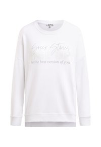 Weißes Sweatshirt mit langen Ärmeln, Rippbündchen und Saum, das auf der Vorderseite den Text "Soccx Stories RISE UP sei die beste Version von dir" trägt.