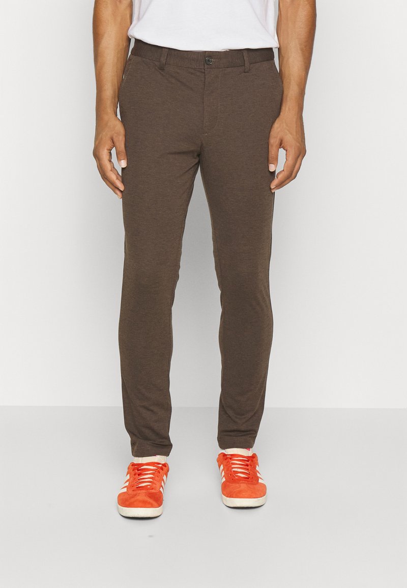 Jack & Jones JPSTMARCO JJCOOPER - Chino-püksid - seal brown