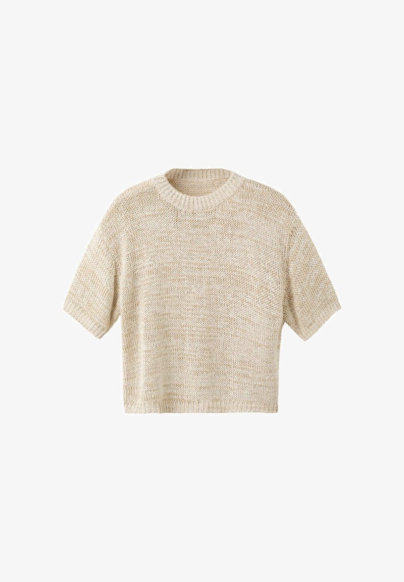 Pull beige à manches courtes en tricot avec un col rond et un bas et des poignets côtelés, présenté sur fond blanc.