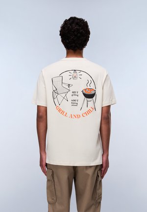 YUKIS - T-shirts med print - beige