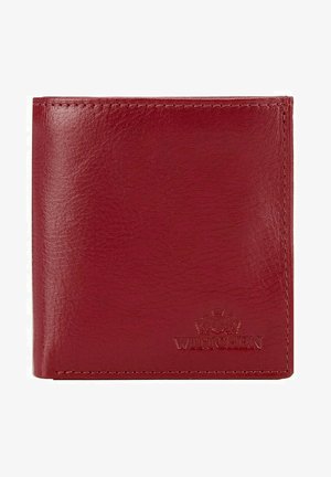 Cartera de cuero rojo con una textura suave, diseño plegado y logo grabado. Presenta una costura neat y una forma rectangular.