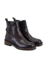 Braune Leder-Ankle-Boots mit glatter Textur, seitlichem Reißverschluss und dekorativem Riemen mit Schnalle. Holzoptik-Absatz, rundes Zehen-Design.