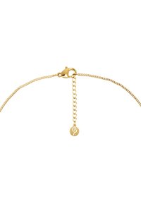 Armband aus Goldkette mit einem Karabinerverschluss, einer Verlängerungskette und einem kleinen runden Anhänger mit einem eingeprägten Buchstaben.
