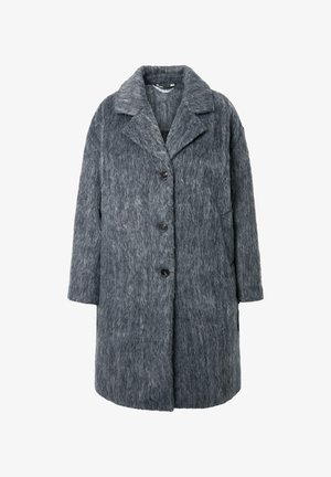 Abrigo largo de lana gris esponjosa con solapas anchas y tres botones oscuros en la parte delantera, sin bolsillos visibles, corte recto.