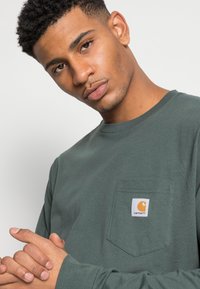 Carhartt WIP POCKET - Camisola de manga comprida - hemlock green