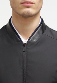 HUGO Tunn jacka - black