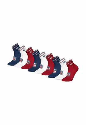 Ni par ankelsokker i rød, hvid og marineblå, hver med NFL-logoet og "NFL"-teksten på kanten og foden.
