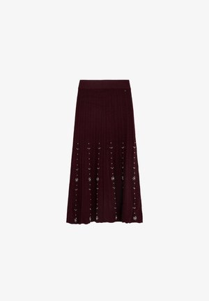 Falda midi de punto burdeos oscuro con textura acanalada y pequeños patrones florales recortados a lo largo de la mitad inferior.