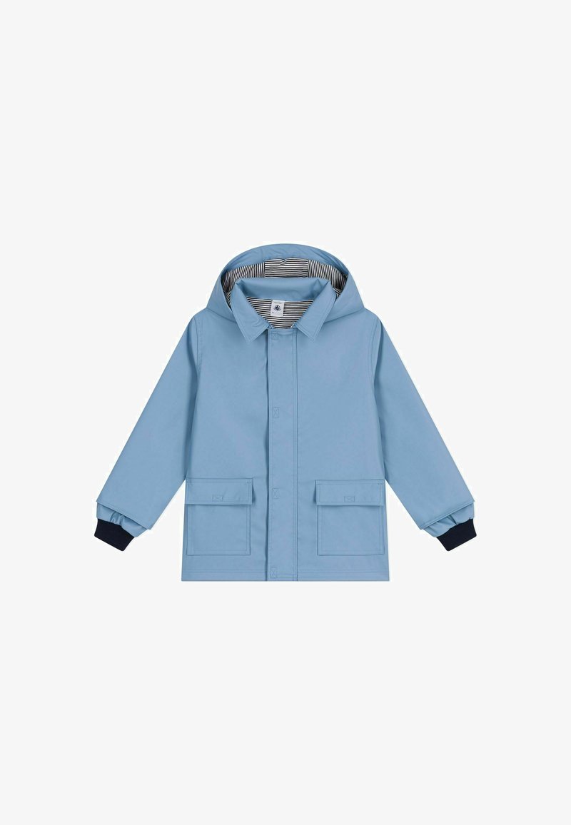 Blauwe waterdichte jas met capuchon, voorzien van twee voorkruiken, zwarte manchetten en gestreepte voering. Soepele textuur, casual ontwerp.