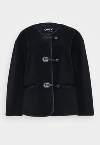 Čierna fleecová bunda s okrúhlym výstrihom, tromi uzávermi na gombíky, bočnými vreckami a mäkkou textúrou. Žiadny vzor ani akcenty nie sú viditeľné.