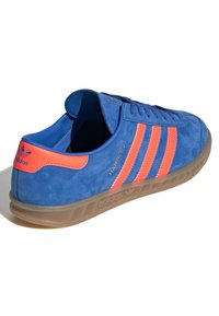 adidas Originals HAMBURG - Sporta apavi - bluebird/solar orange/gum