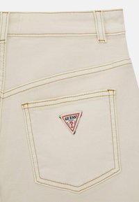 Guess HIGH WAIST - Shorts di jeans - creme