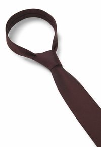 Cravatta bordeaux in tessuto strutturato, con design stretto ed elegante, finitura liscia e nodo tradizionale.