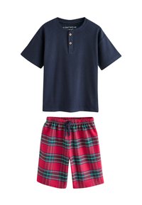 Marineblaues Kurzarmhemd mit Knopfleiste, kombiniert mit roten karierter Shorts mit grünen und schwarzen Linien, elastischem Bund und Kordelzug.