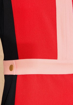 Love & Roses, REGULAR FIT - TAILORED COLOURBLOCK SLEEVELESS FIT AND FLARE DRESS . - Vapaa-ajan mekko - red