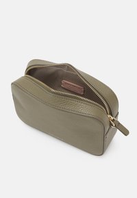 Coccinelle TEBE - Borsa a tracolla - laurel green