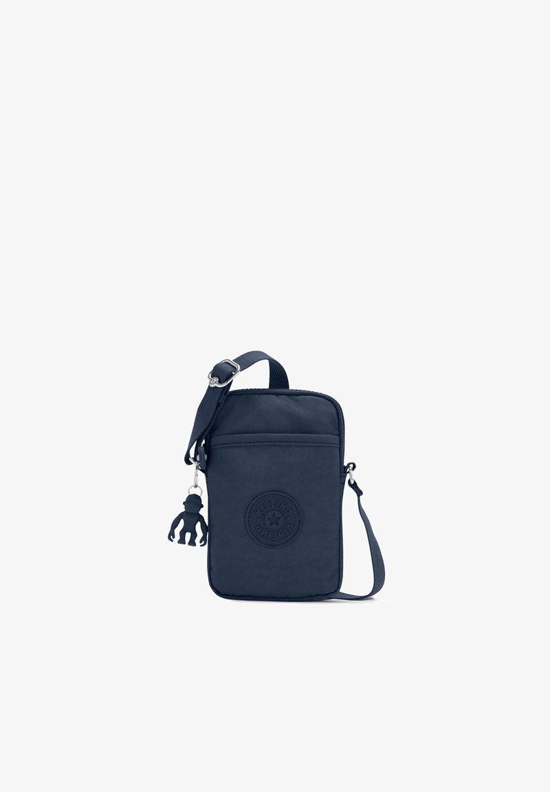 Námořnická modrá crossbody taška vyrobená z odolného materiálu s přední kapsou, kulatým logem a zipem ve tvaru opice. Nastavitelný popruh.